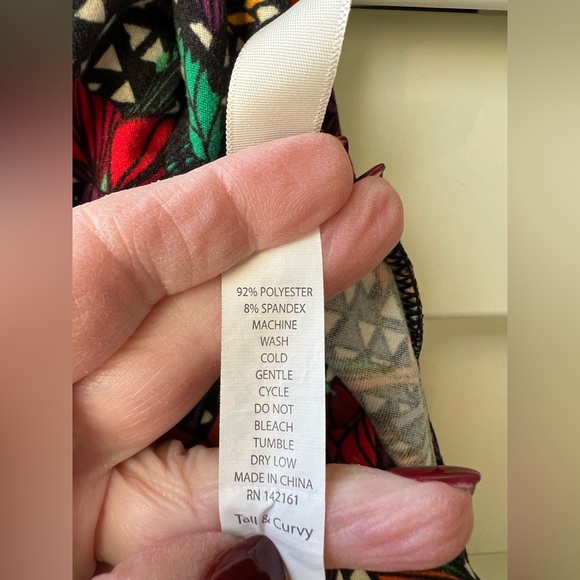 Lula Roe - Beautiful - Warm - Soft - Leggings  APPROX WAIST 16” LENGTH 39” - Picture 5 of 5